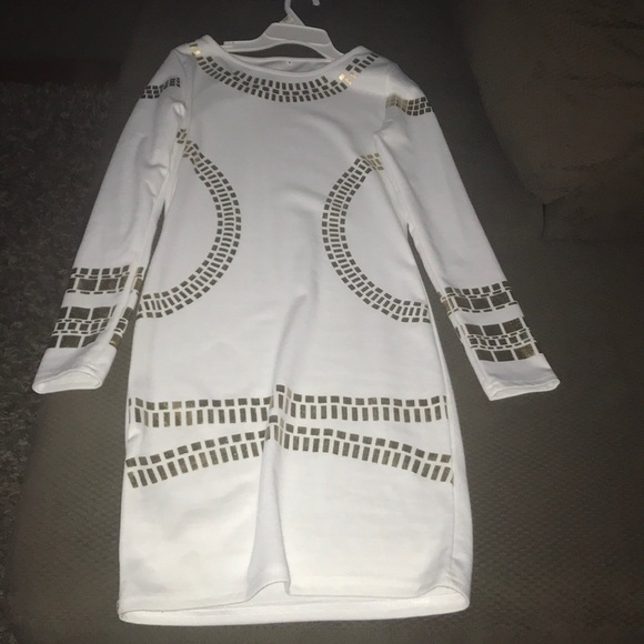 Long sleeves dress. Never been worn - Picture 2 of 2